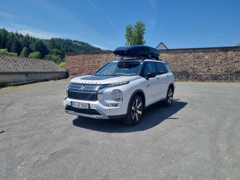 Mitsubishi Outlander Plug-in Hybrid, Familienauto Neuss
