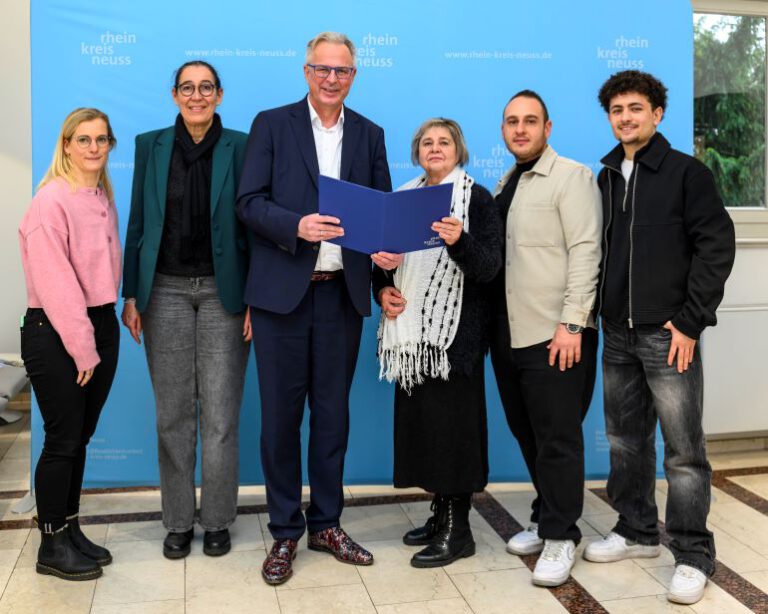 Rhein-Kreis Neuss unterstützt „Heldennetzwerk“ des Vereins Interkulturelle Projekthelden